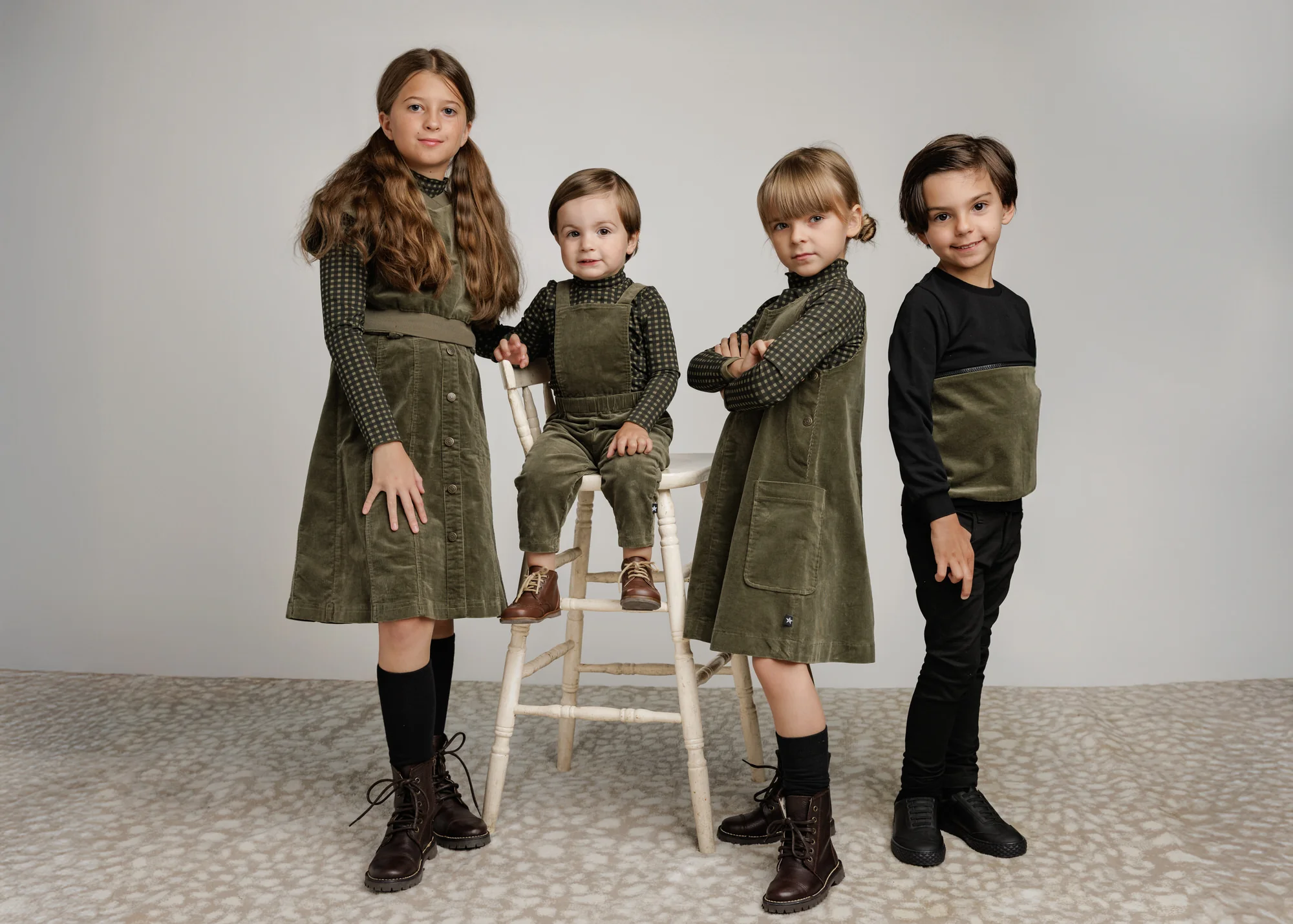 Olive Charm Sweatshirt - Image 2